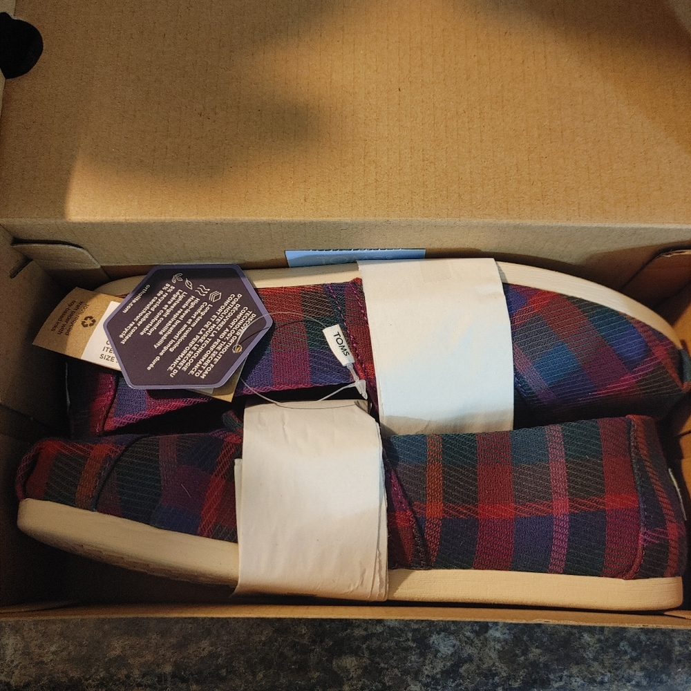 Toms Shoes